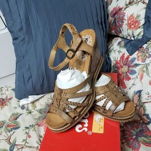 Kickers U Fly Sandals Spain NIB 8.5